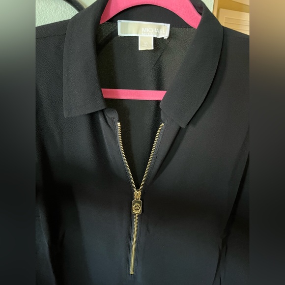 NWOT MICHAEL Michael Kors Black Collared Gold Zipper Blouse. Size Medium - Picture 2 of 9